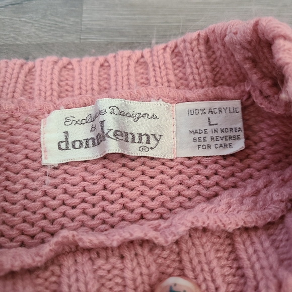 Size small/ Vintage pink floral sweater, 1980s, cottage core, pastel - Picture 2 of 4